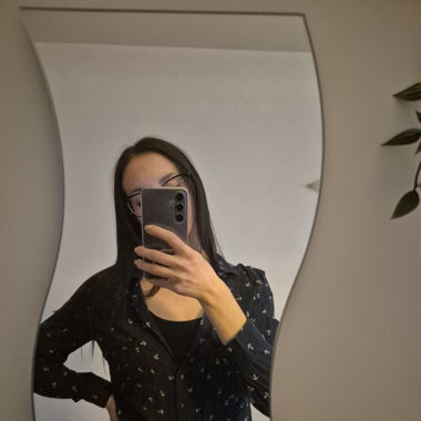 Blaue Bluse mit Muster