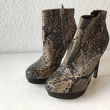 Neue High Heels mit animal print