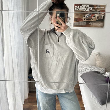 Pullover with zipper
