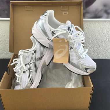 ASICS weisse Laufschuhe