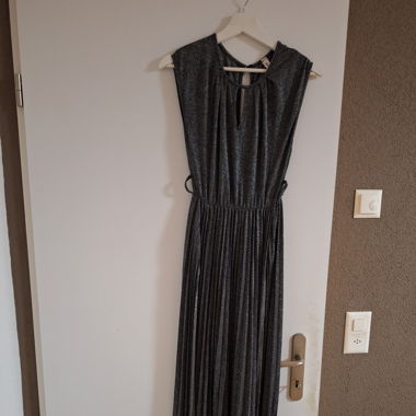 Elegantes Glitzer-Maxikleid mit Rückenausschnitt 