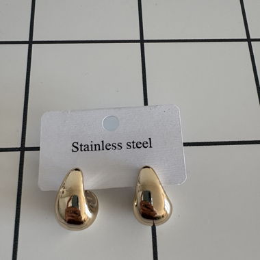 Elegant and trendy gold hoop earrings