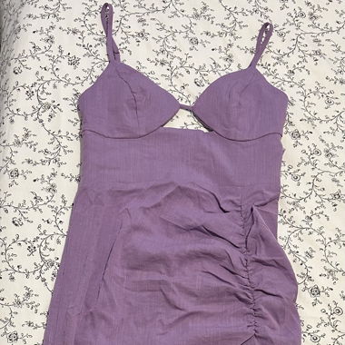 Fliederfarbenes Kleid 