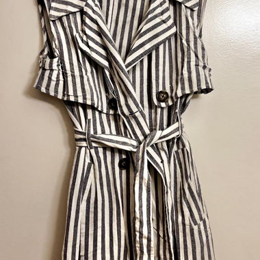 Trench-coat rayé sans manches