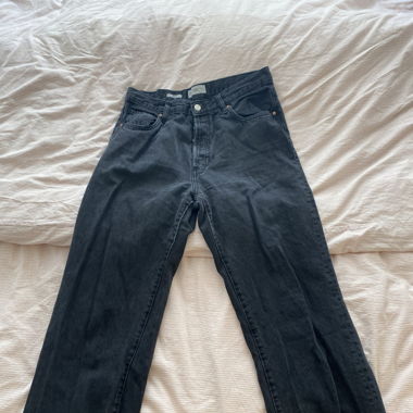 schwarze Jeans