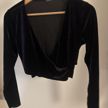 Schwarzes Wickel-Top