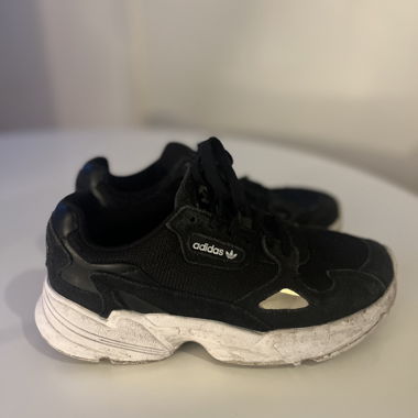 Adidas Falcon Sneakers black/white