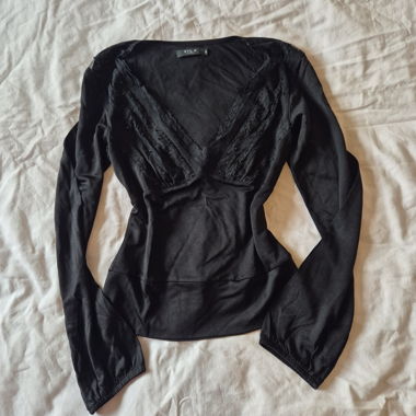 Schwarzes Top 