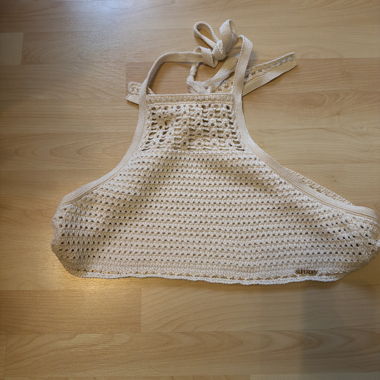 Top bianco all’uncinetto