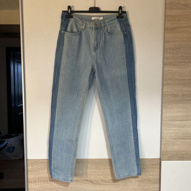 Jeans mit seitlichem Streifen