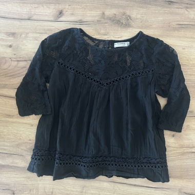 Schwarze Spitzen-Bluse mit langen Ärmeln von Pull&Bear