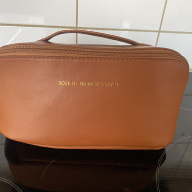 Brown compartmentalised toiletry bag