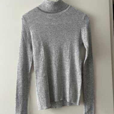 Grauet Rollkragenpullover