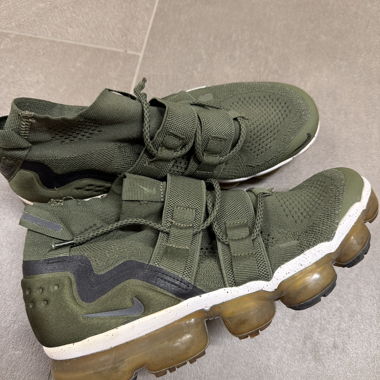 Sneakers alte kaki