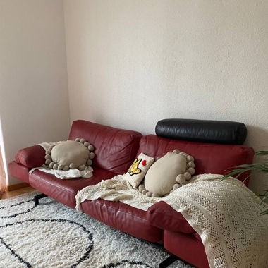 Burgunderfarbenes Ledersofa