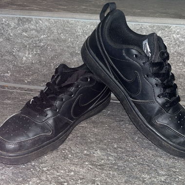 Schwarze Nike Sneakers