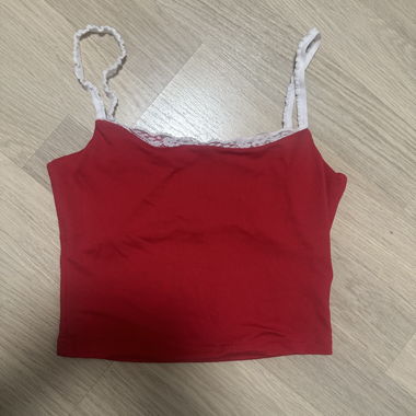 Top court camisole rouge