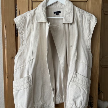 Cremefarbener Gilet
