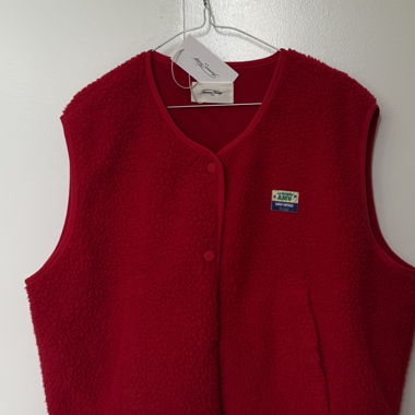 Rotes ärmelloses Fleece-Gilet