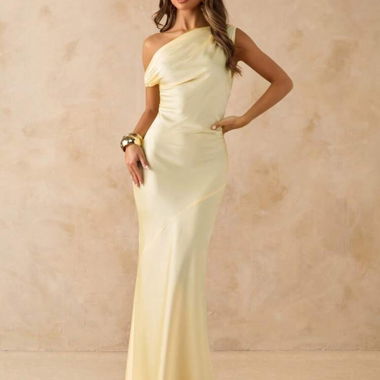 Gelbes Satin-Abendkleid