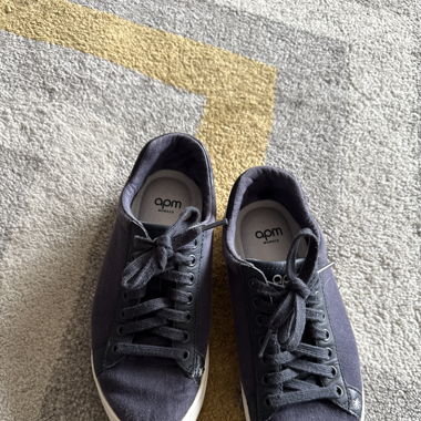Canvas shoes