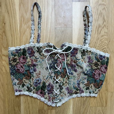 Cider Top corto in pizzo floreale / corsetto