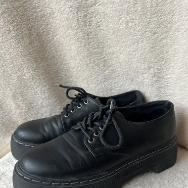 Schwarze Plateau Schnürschuhe Gr. 37 CATWALK