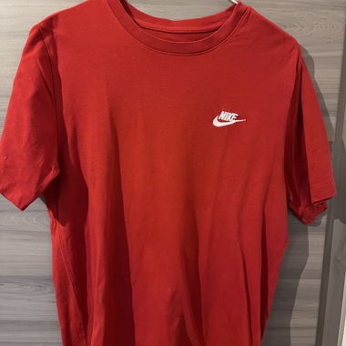 Nike-Rot-T-Shirt