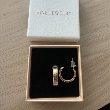Small gold hoops