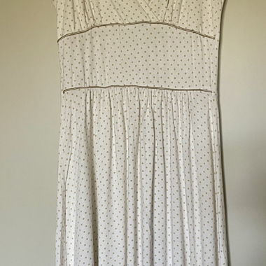 gepunktetes Kleid