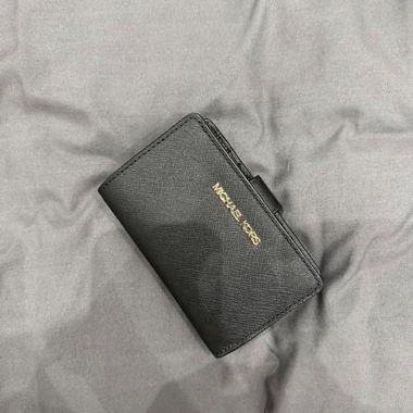 Selling Michael Kors wallet black