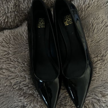 Black Patent Leather Pumps (Kitten)