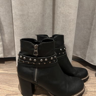 Bottines noires à talon