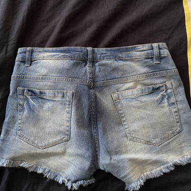 Shorts di jeans con frange