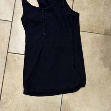 Black tank top with button detailing #tanktop