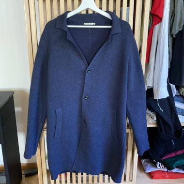 Manteau boutonné en laine bleu marine