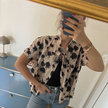 Cute silk blouse that can be tied up in the front