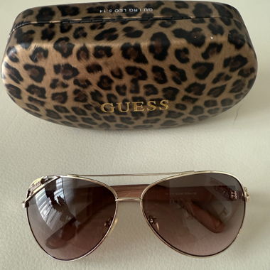 Lunettes de soleil GUESS avec étui
