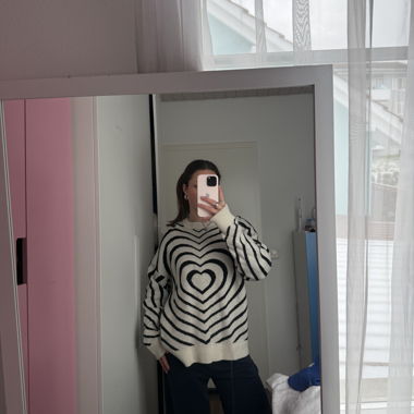 Pull en maille Bershka avec motif cœur