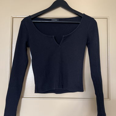 Top a maniche lunghe scuro