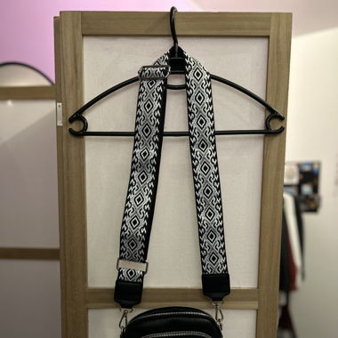 Crossbody bag🖤(no name)