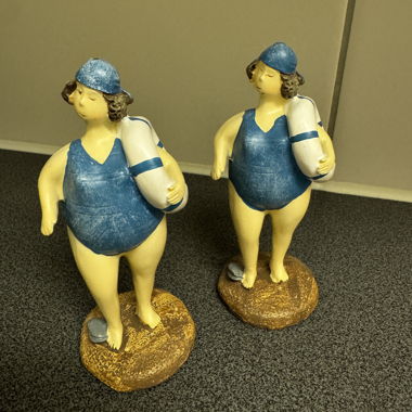 Lot de 2 figurines décoratives de baigneuses 