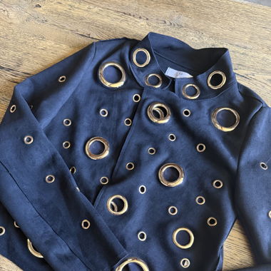 Giacca nera effetto camoscio con occhielli dorati Taglia S/M