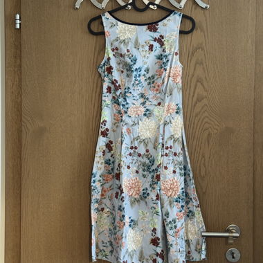 Ärmelloses Blumenkleid