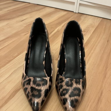 Leo Pumps