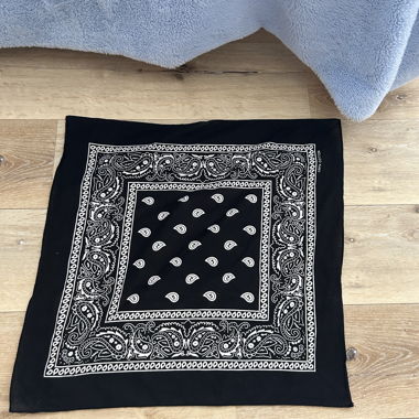 BLACK BANDANA