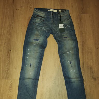 Brandneue Jeans