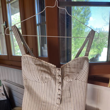 SPLIT SHIRRED CAMI TOP