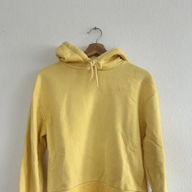 Gelber Hoodie mit Kaputze