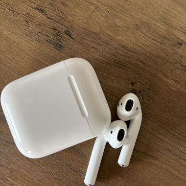 APPLE AIRPODS 2ND G. MIT LADECASE 2019